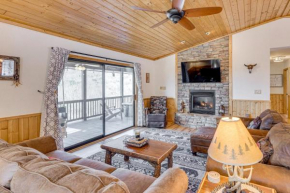 Mtn-View Cabin with Hot Tub and Balcony in Murphy